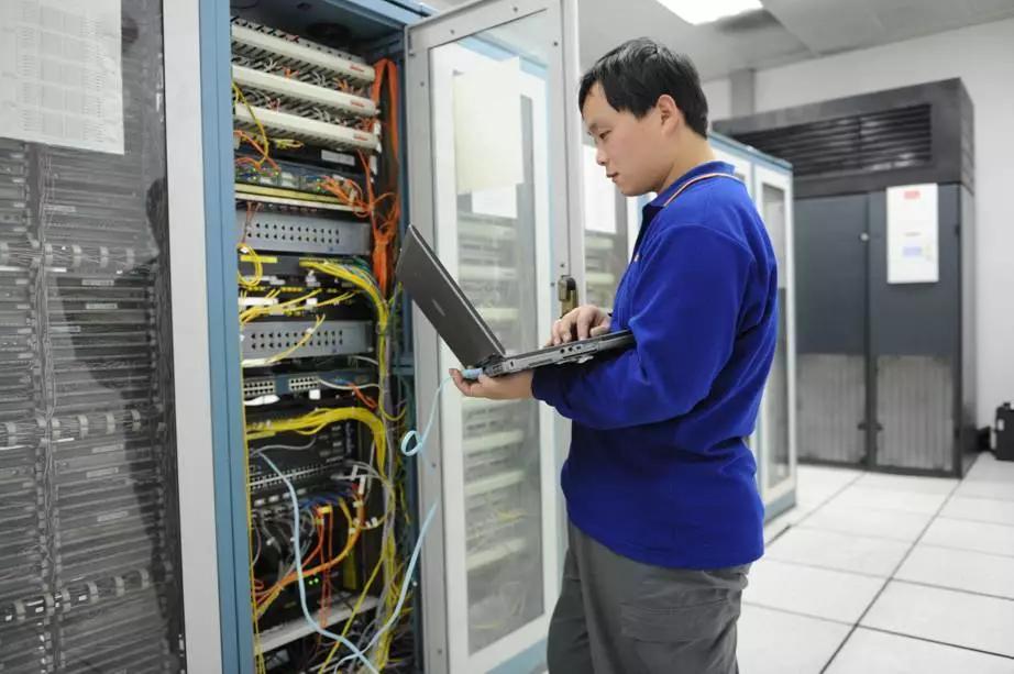 網絡維護技術員齊闖 計算機系統集成服務的守護者